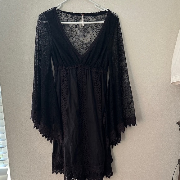 Boho witchy Lace Bell Sleeve Dress - Picture 1 of 7